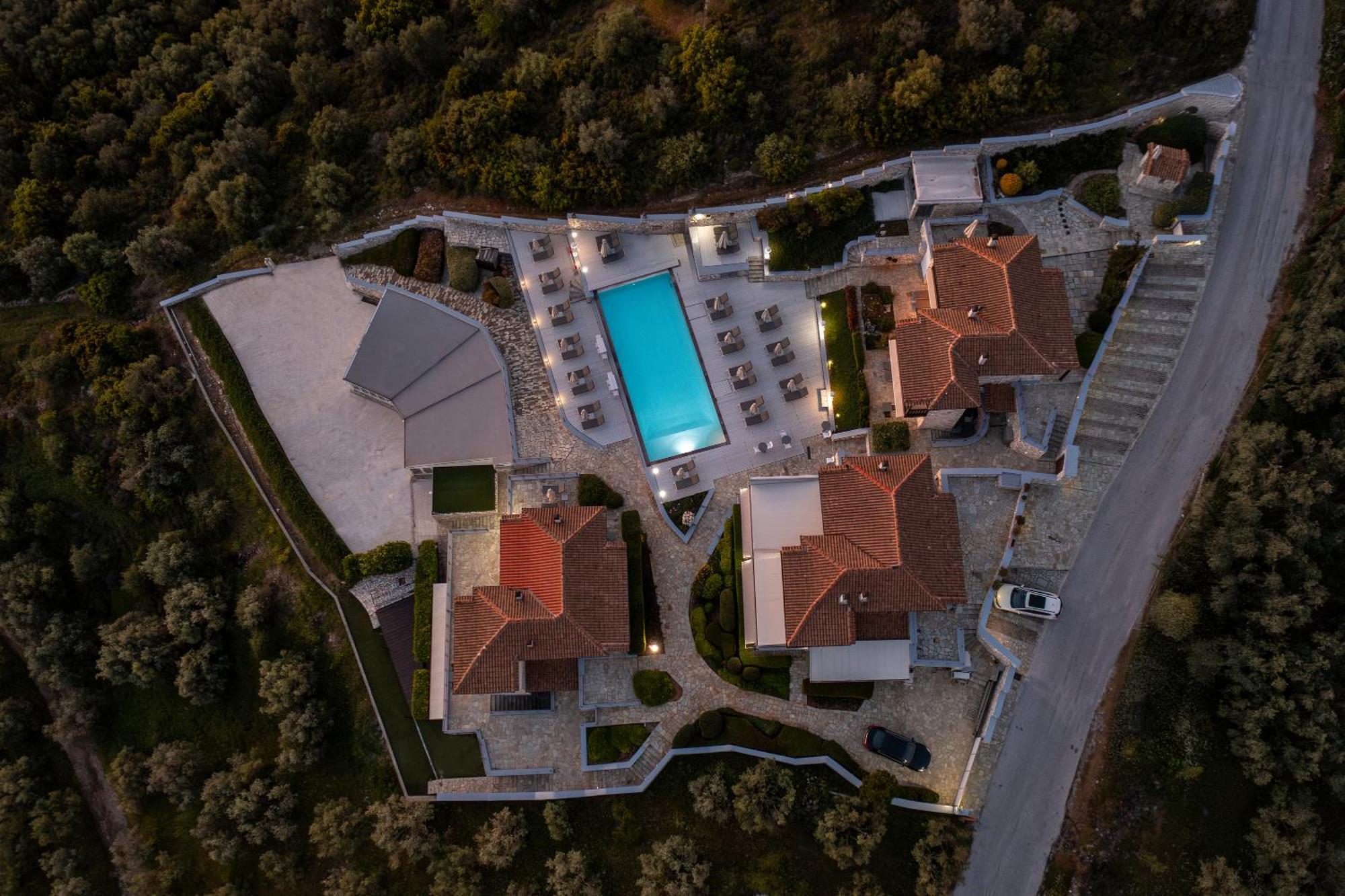 Karavia Lux Inn Áfissos Esterno foto