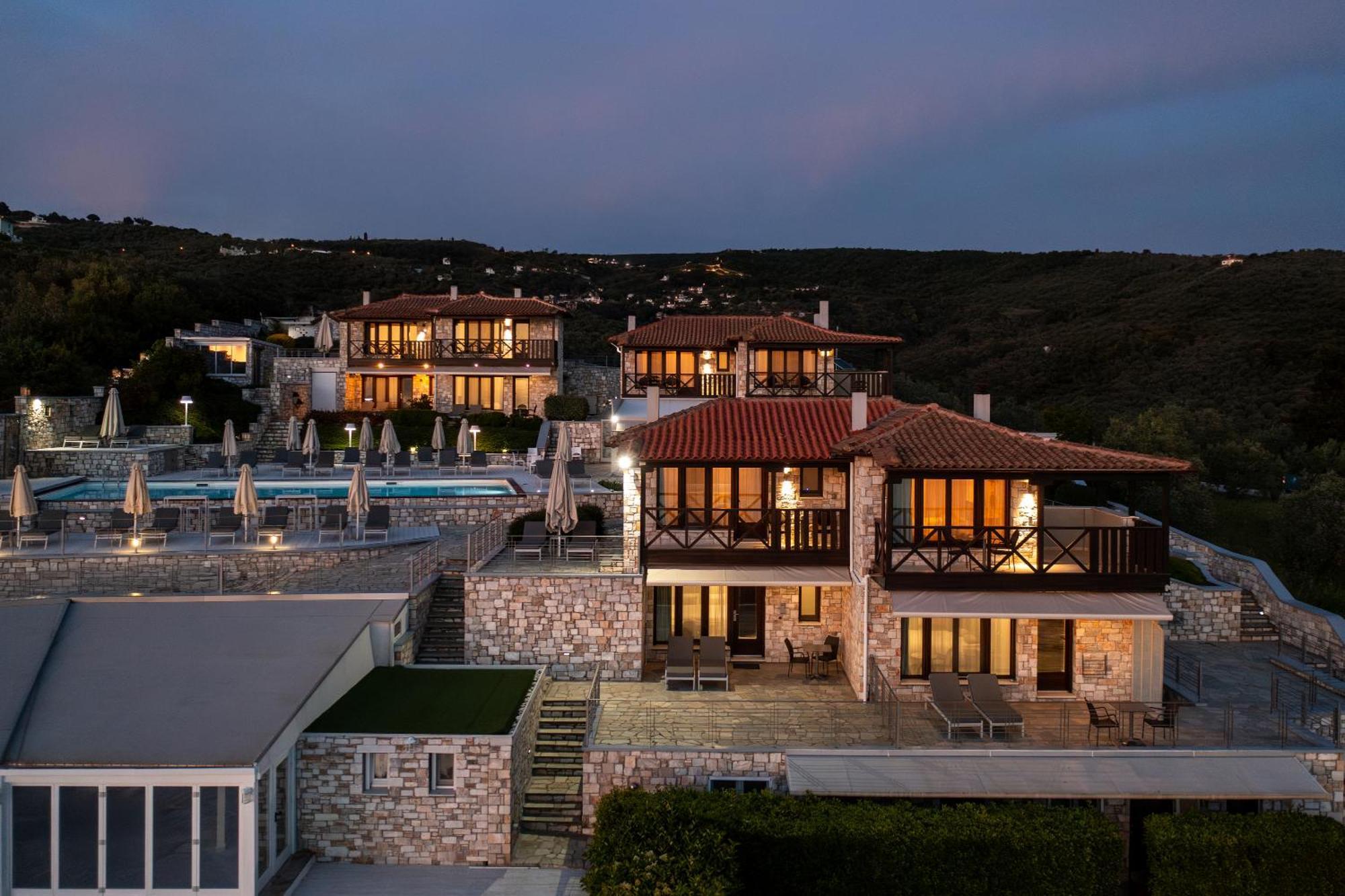 Karavia Lux Inn Áfissos Esterno foto