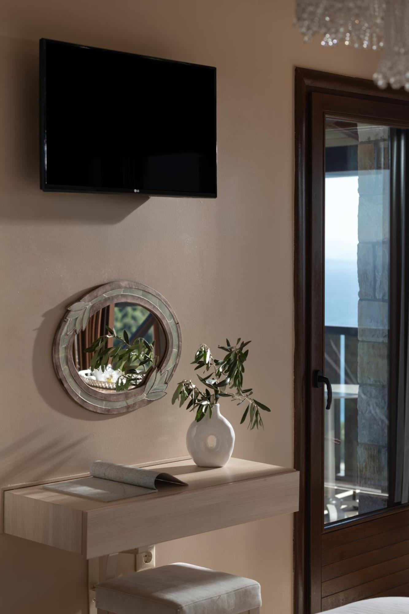 Karavia Lux Inn Áfissos Esterno foto
