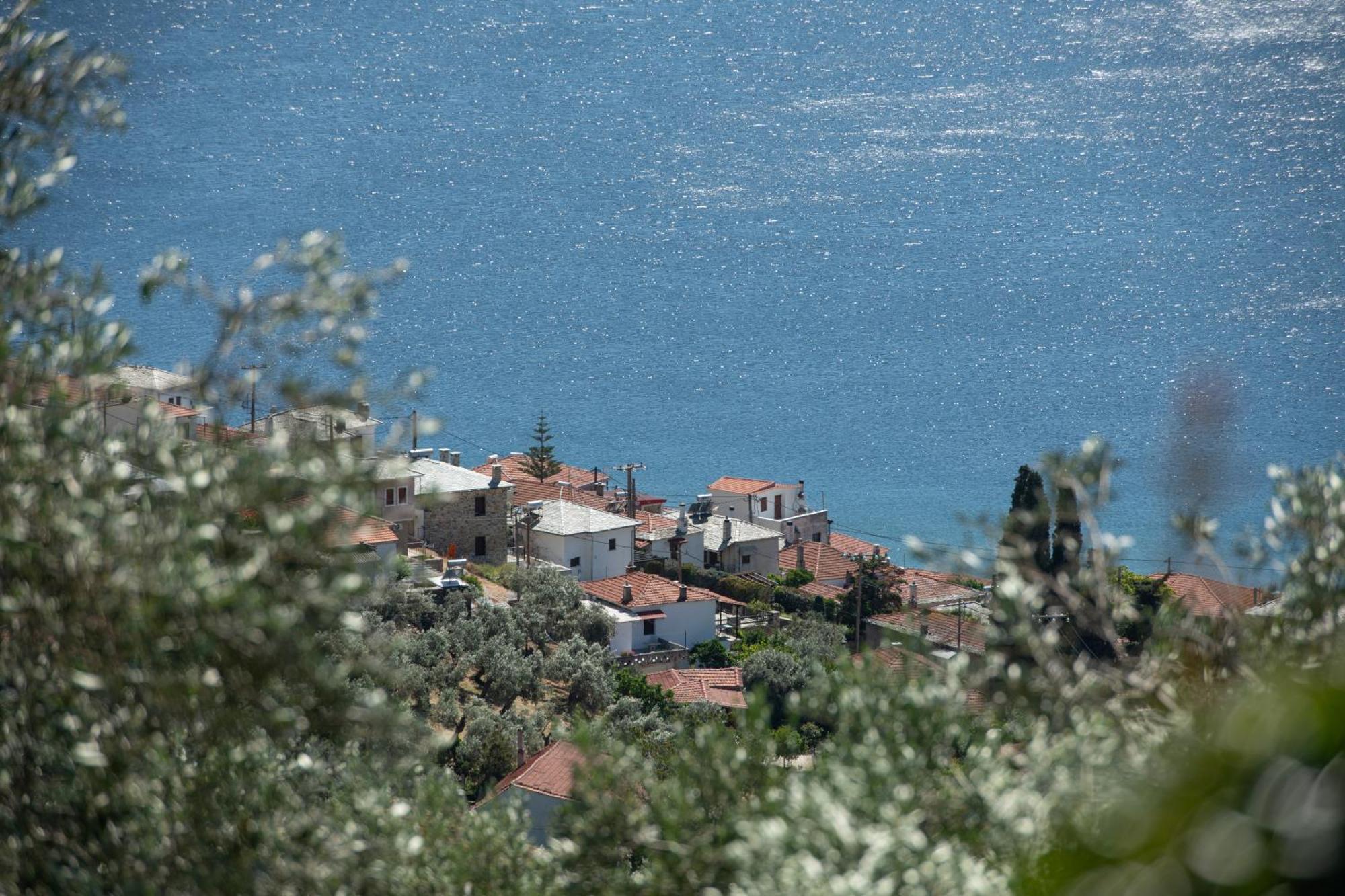 Karavia Lux Inn Áfissos Esterno foto