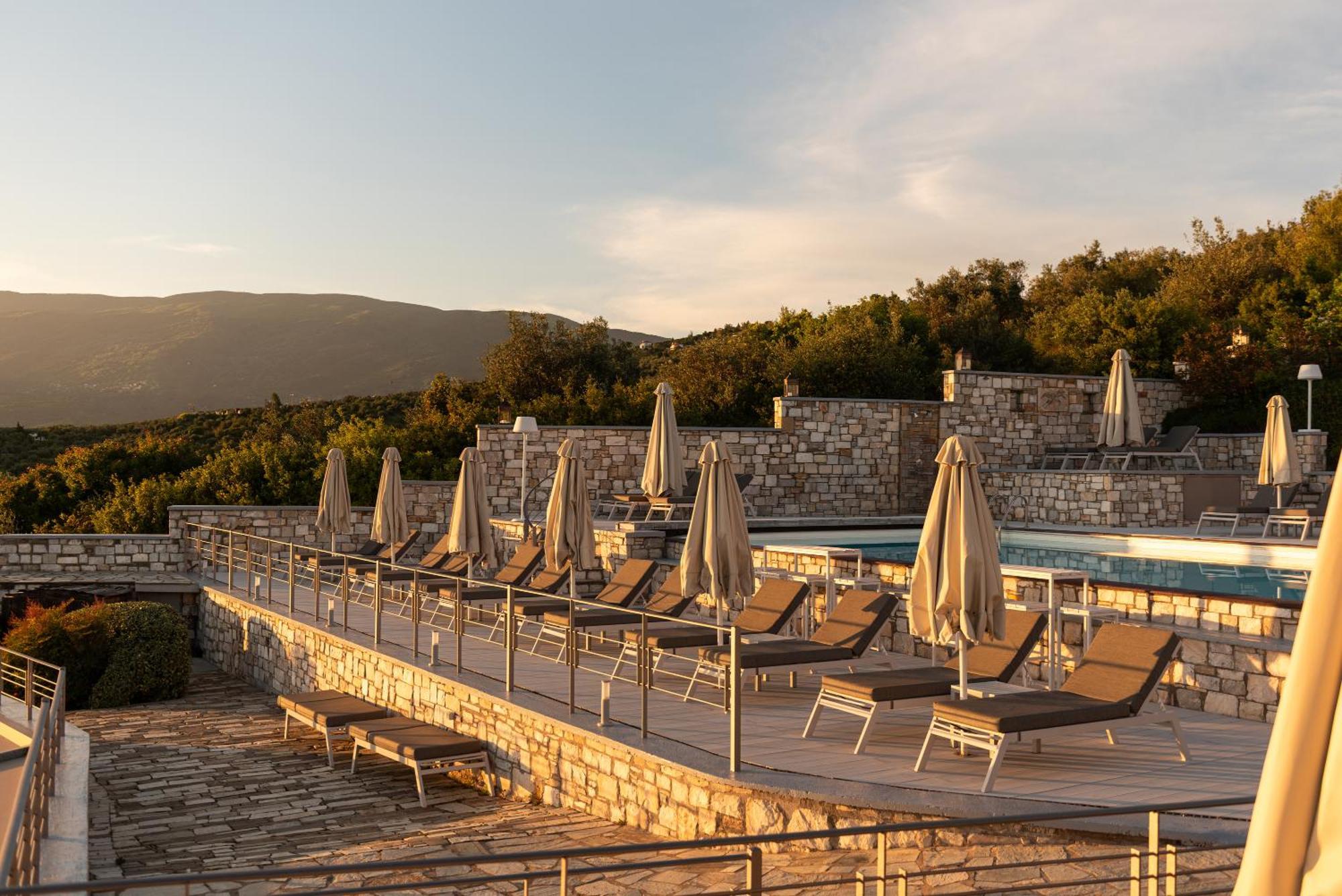 Karavia Lux Inn Áfissos Esterno foto