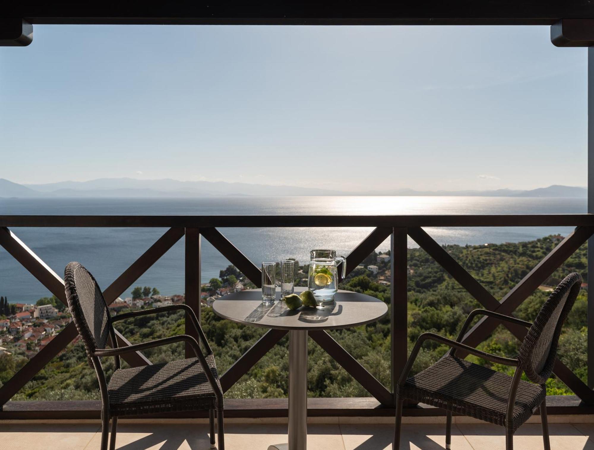 Karavia Lux Inn Áfissos Esterno foto