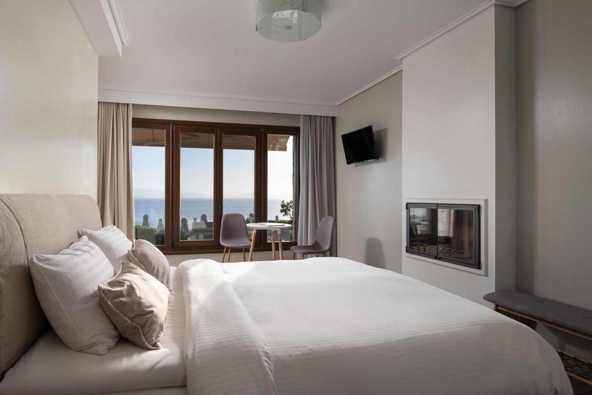 Karavia Lux Inn Áfissos Esterno foto