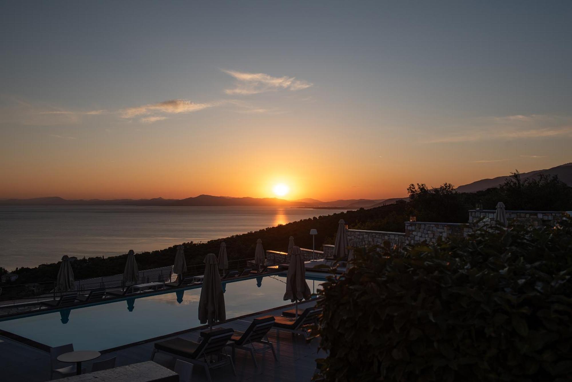 Karavia Lux Inn Áfissos Esterno foto