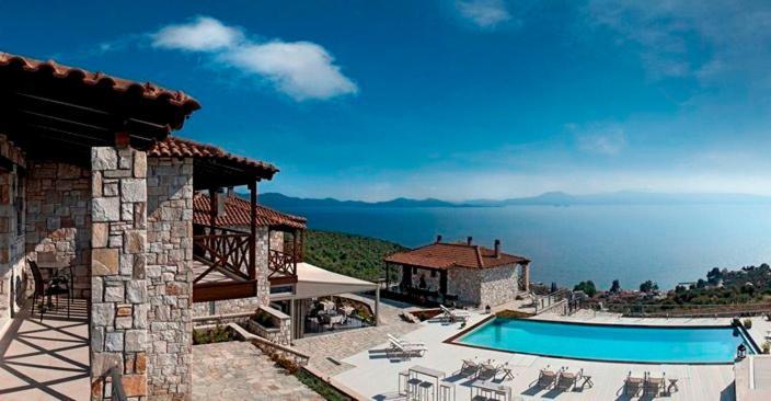 Karavia Lux Inn Áfissos Esterno foto