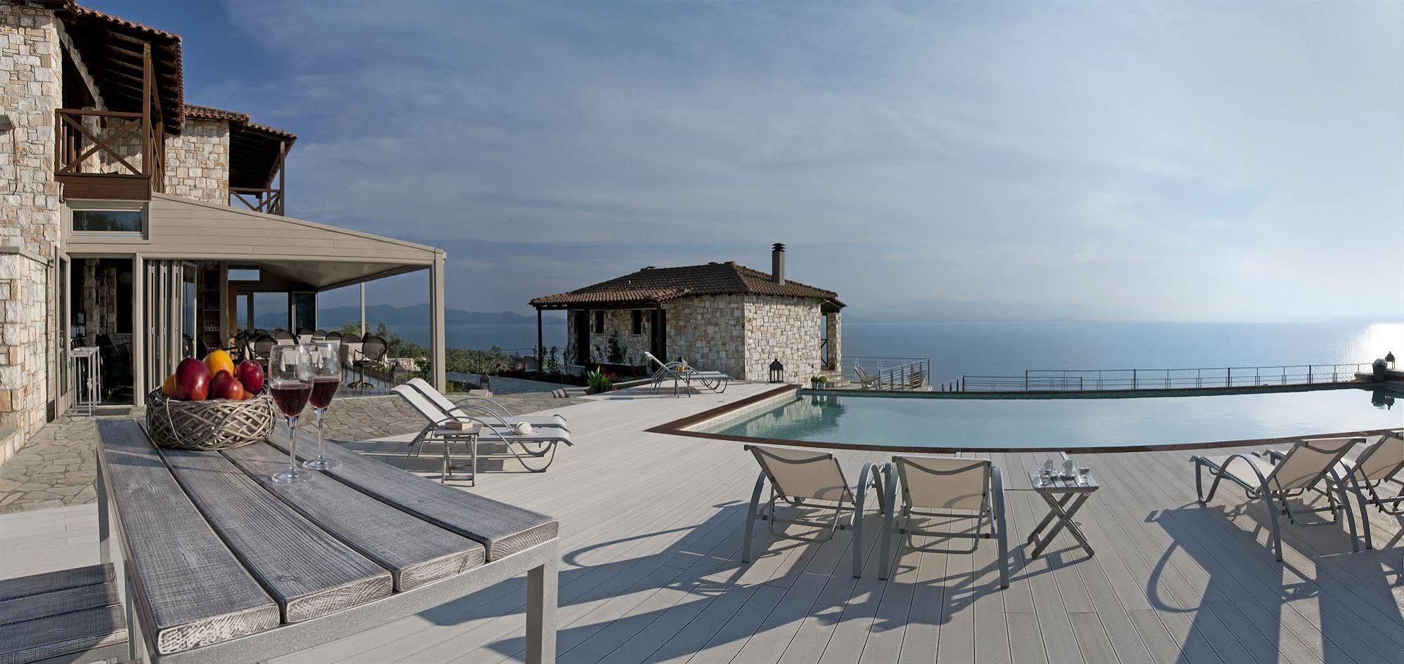 Karavia Lux Inn Áfissos Esterno foto
