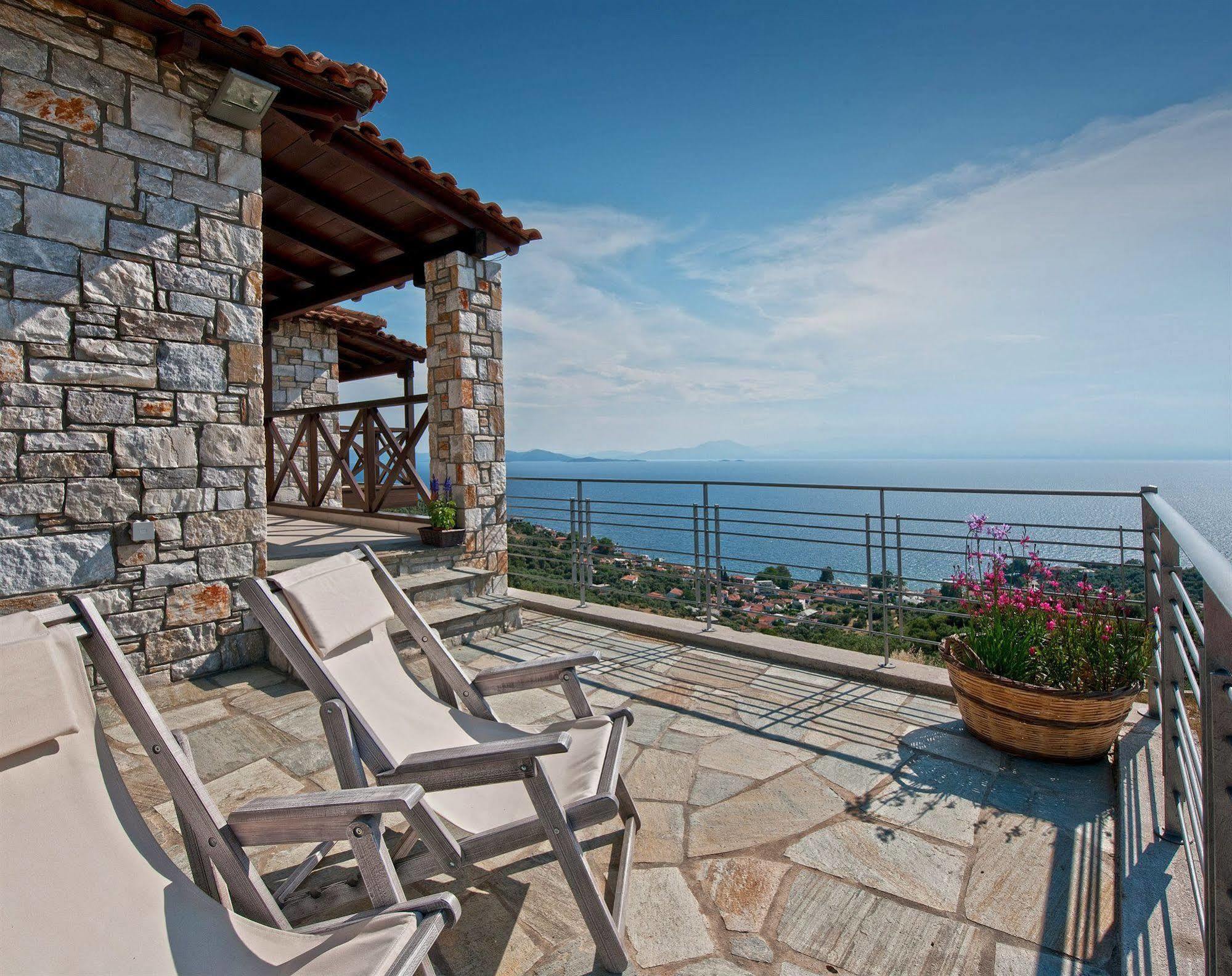 Karavia Lux Inn Áfissos Esterno foto