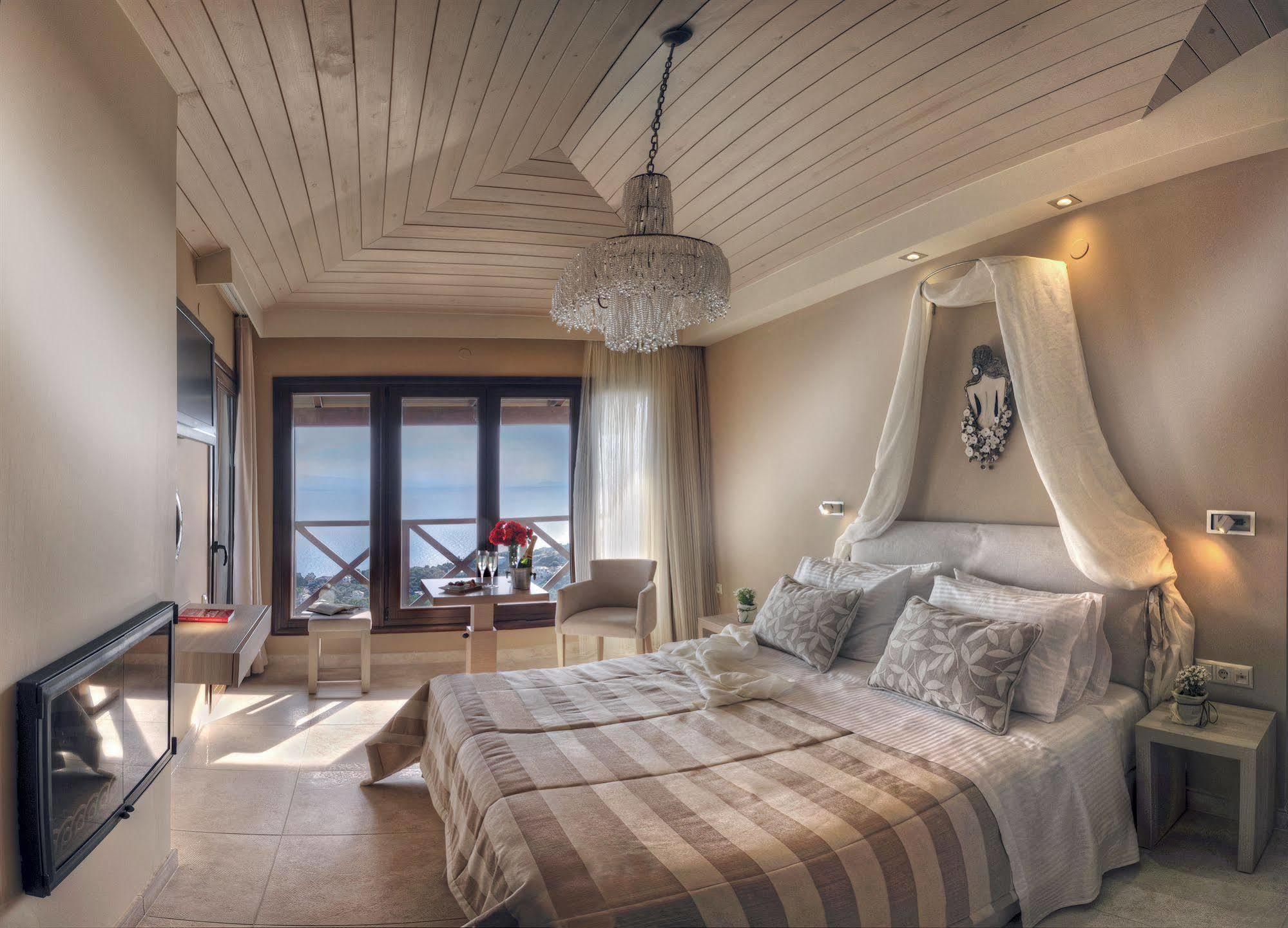 Karavia Lux Inn Áfissos Esterno foto