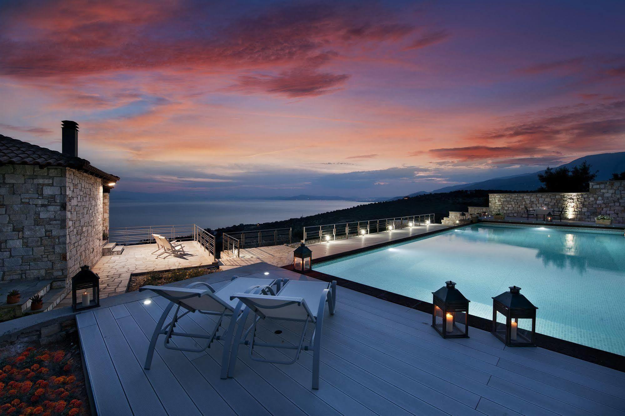 Karavia Lux Inn Áfissos Esterno foto