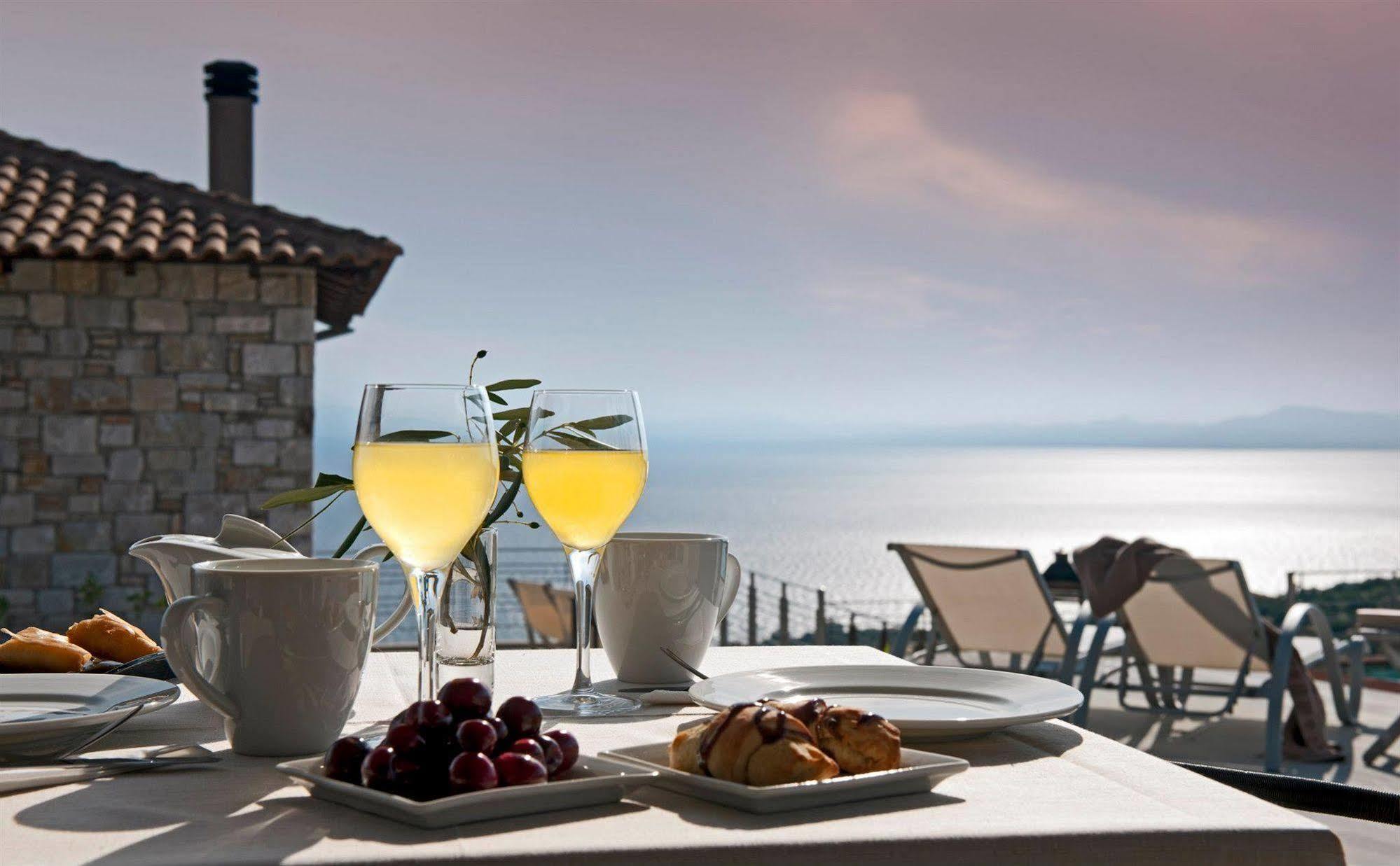 Karavia Lux Inn Áfissos Esterno foto